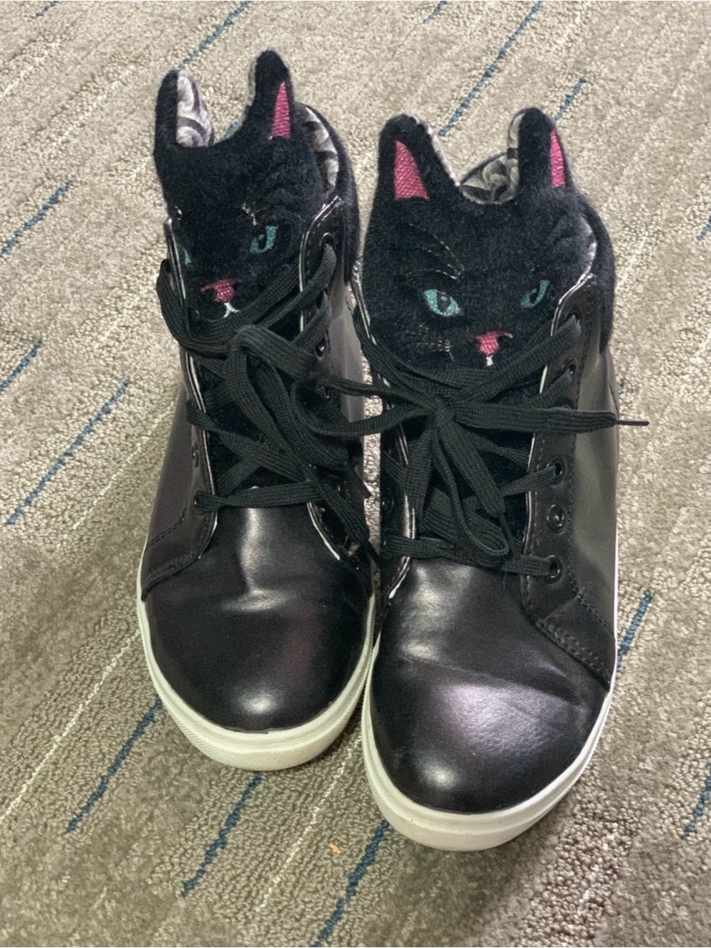 Plush Black Cat High-Top Sneakers Big Kid / Youth Size 6. (Mondo 245)